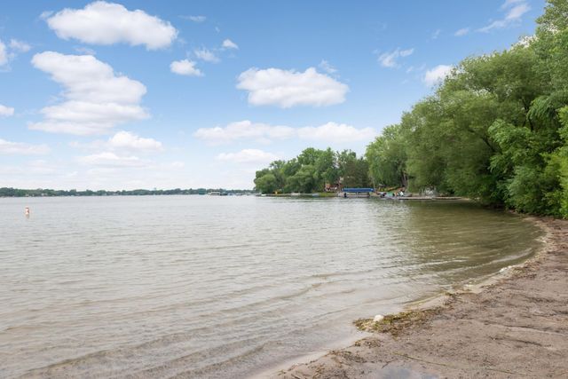 5245 Oxford Street N, Shoreview, MN 55126