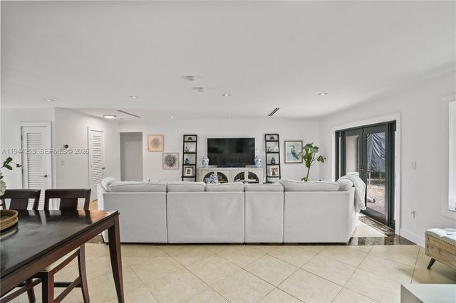 7145 SW 92nd Ct, Miami, FL 33173