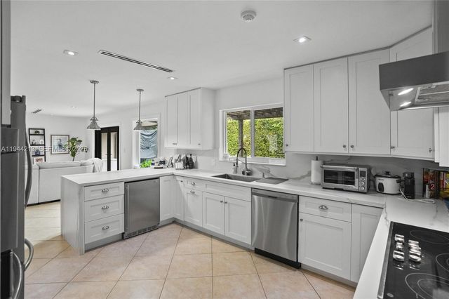 7145 SW 92nd Ct, Miami, FL 33173