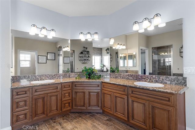 7922 Los Palmas Drive, Oak Hills, CA 92344