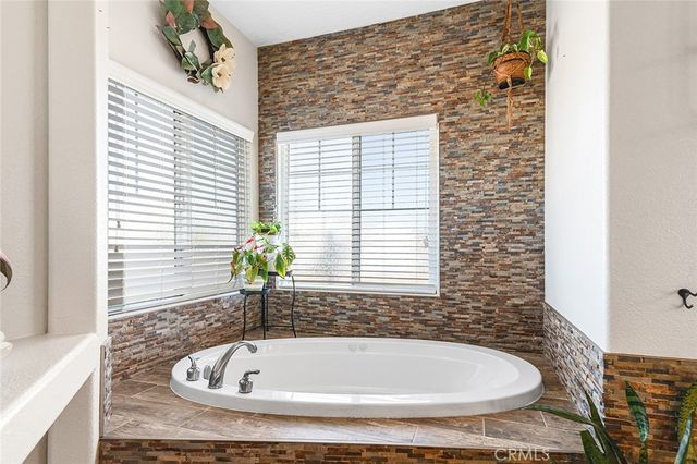 7922 Los Palmas Drive, Oak Hills, CA 92344