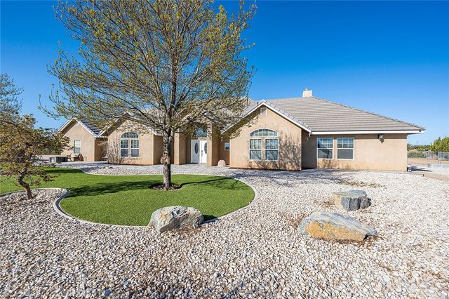 7922 Los Palmas Drive, Oak Hills, CA 92344