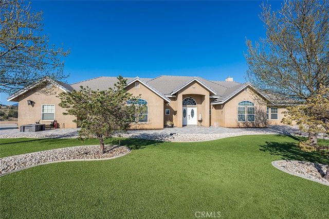 7922 Los Palmas Drive, Oak Hills, CA 92344