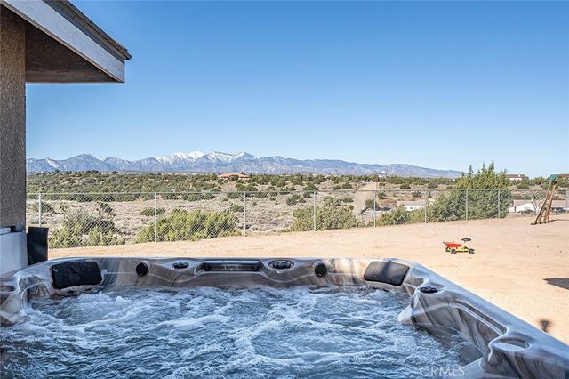 7922 Los Palmas Drive, Oak Hills, CA 92344