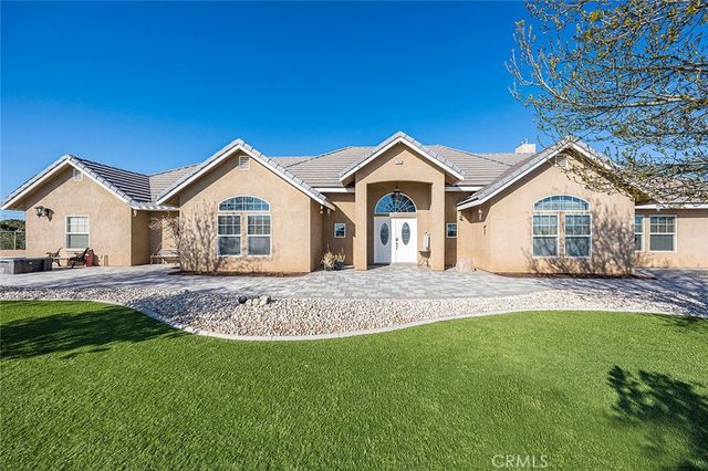 7922 Los Palmas Drive, Oak Hills, CA 92344