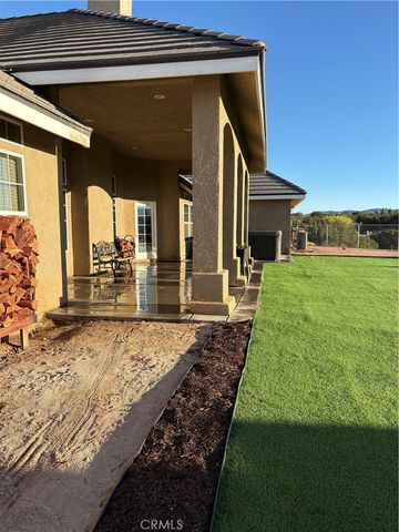 7922 Los Palmas Drive, Oak Hills, CA 92344