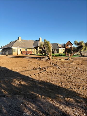 7922 Los Palmas Drive, Oak Hills, CA 92344