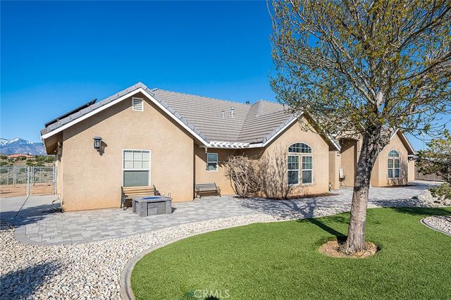 7922 Los Palmas Drive, Oak Hills, CA 92344