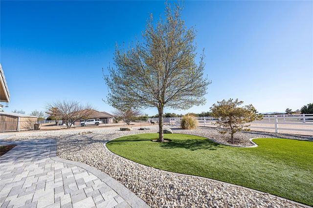 7922 Los Palmas Drive, Oak Hills, CA 92344