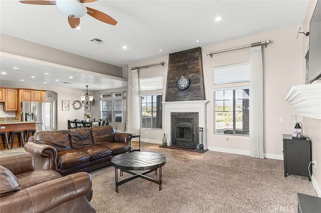 7922 Los Palmas Drive, Oak Hills, CA 92344