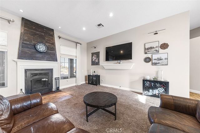 7922 Los Palmas Drive, Oak Hills, CA 92344