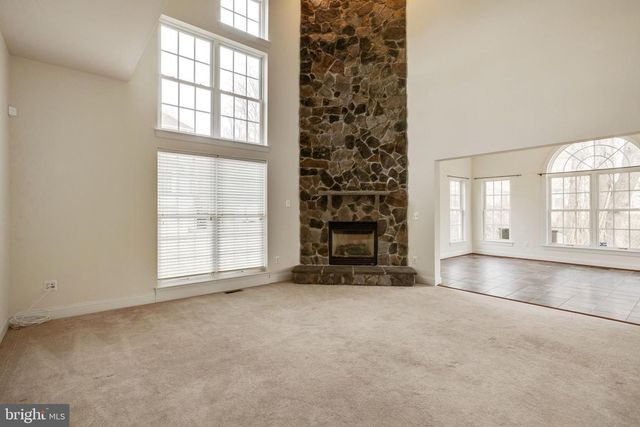 19237 POTOMAC CREST DR, Triangle, VA 22172