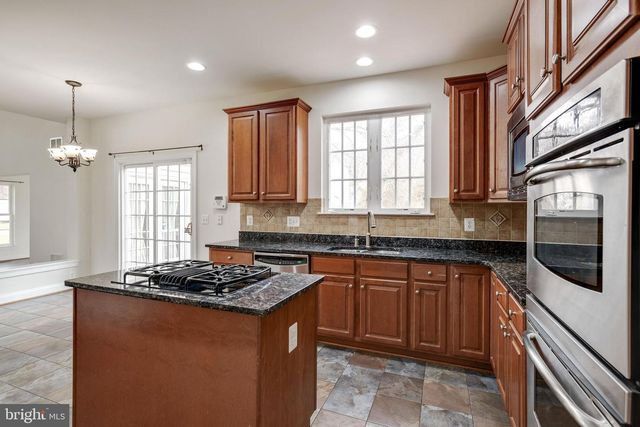 19237 POTOMAC CREST DR, Triangle, VA 22172