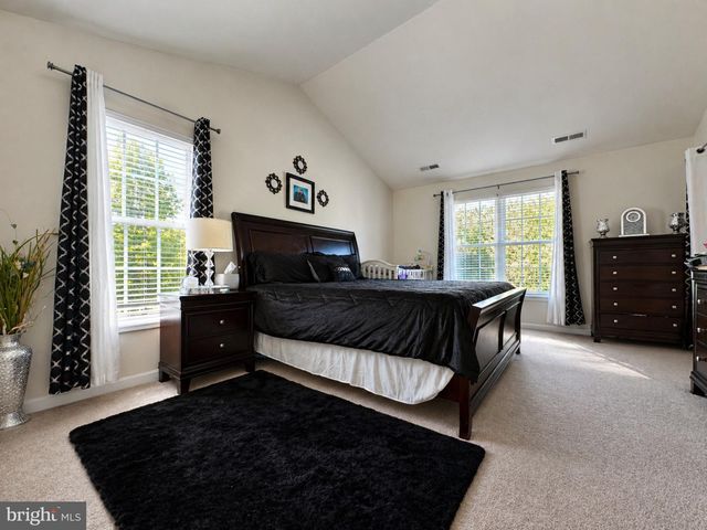 19237 POTOMAC CREST DR, Triangle, VA 22172