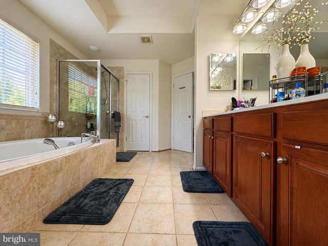 19237 POTOMAC CREST DR, Triangle, VA 22172