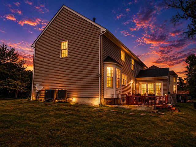 19237 POTOMAC CREST DR, Triangle, VA 22172
