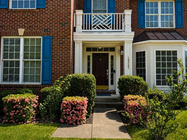 19237 POTOMAC CREST DR, Triangle, VA 22172