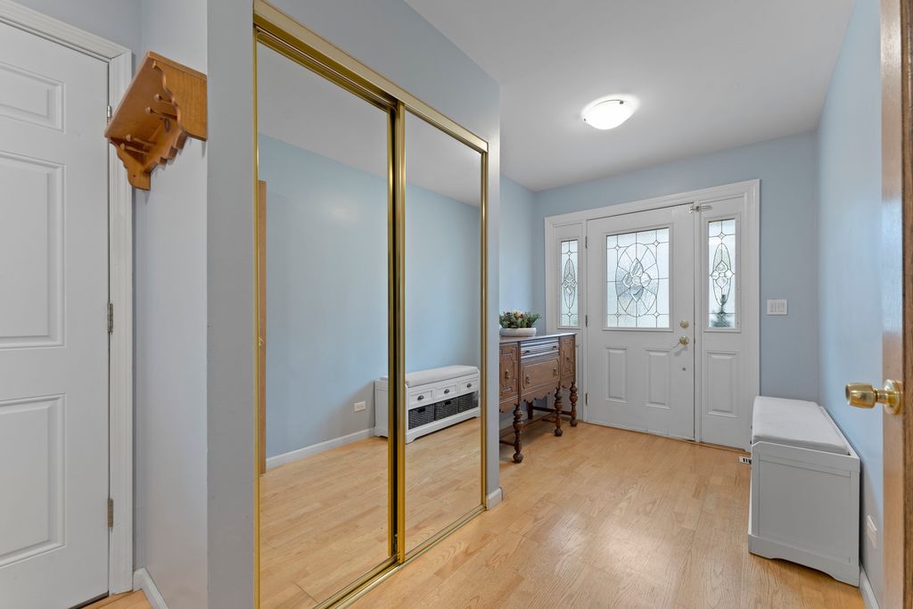 309 Plymouth Lane NW, Bloomingdale, IL 60108 — photo 2