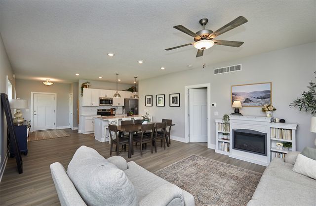 2700 Yordi Drive, Norwalk, IA 50211