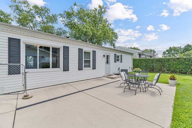 56 Birch Trail, Wheeling, IL 60090