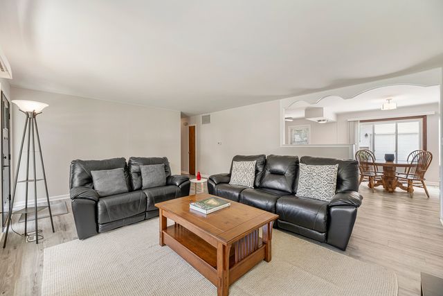 56 Birch Trail, Wheeling, IL 60090