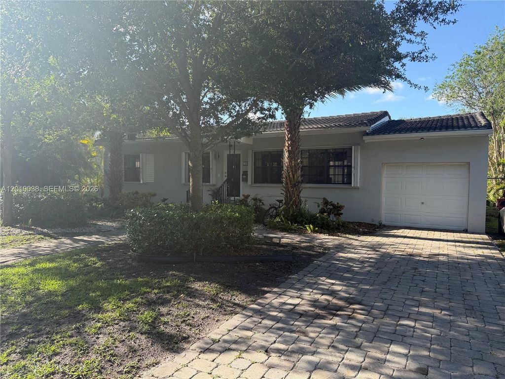 1140 Wren Ave, Miami Springs, FL 33166