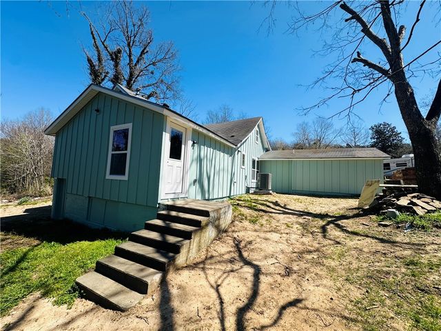 202 S Parrott Drive, Huntsville, AR 72740