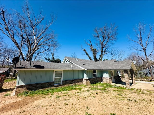 202 S Parrott Drive, Huntsville, AR 72740