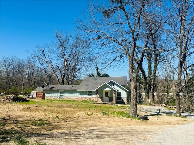 202 S Parrott Drive, Huntsville, AR 72740