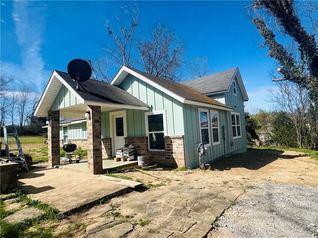 202 S Parrott Drive, Huntsville, AR 72740