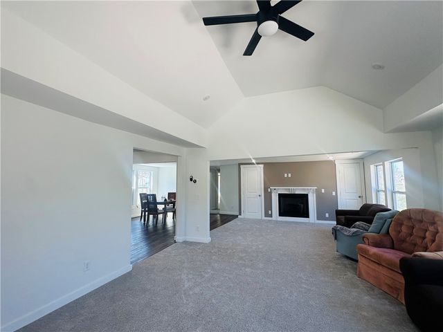 202 S Parrott Drive, Huntsville, AR 72740