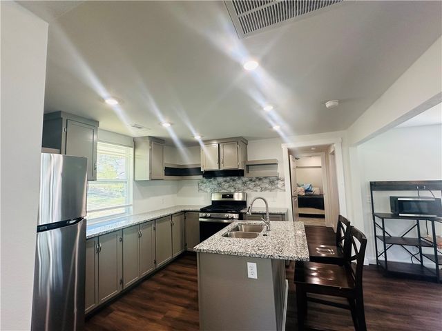 202 S Parrott Drive, Huntsville, AR 72740