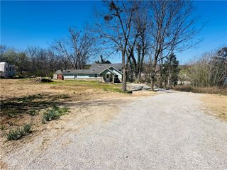 202 S Parrott Drive, Huntsville, AR 72740