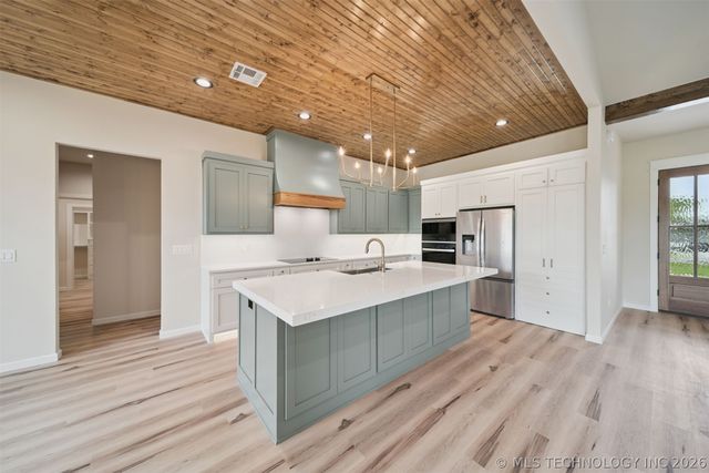956 Blue Bird Lane, Pryor, OK 74361