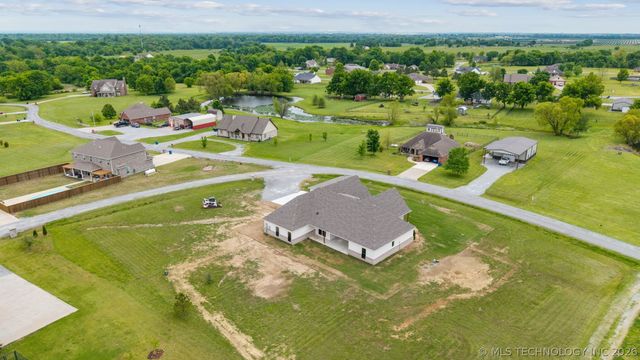 956 Blue Bird Lane, Pryor, OK 74361