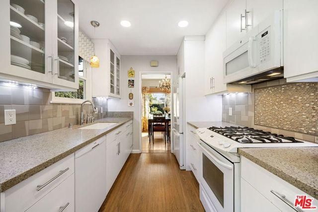 16620 Hamlin Street, Lake Balboa, CA 91406