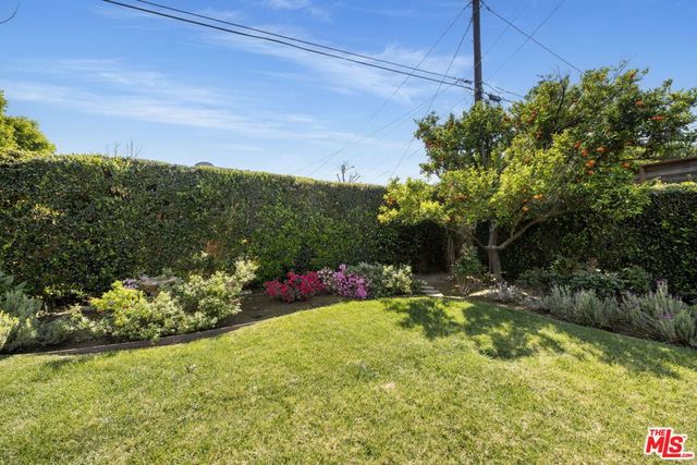 16620 Hamlin Street, Lake Balboa, CA 91406