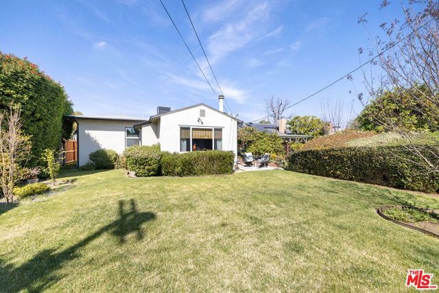 16620 Hamlin Street, Lake Balboa, CA 91406