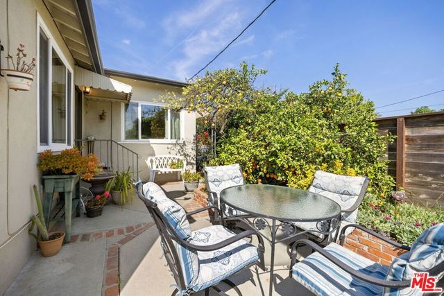 16620 Hamlin Street, Lake Balboa, CA 91406