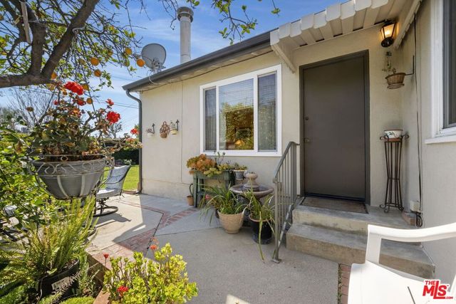 16620 Hamlin Street, Lake Balboa, CA 91406