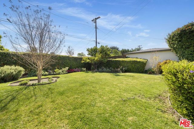 16620 Hamlin Street, Lake Balboa, CA 91406