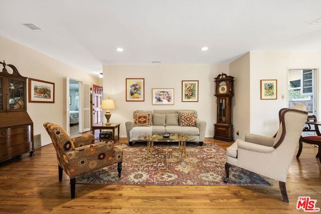 16620 Hamlin Street, Lake Balboa, CA 91406