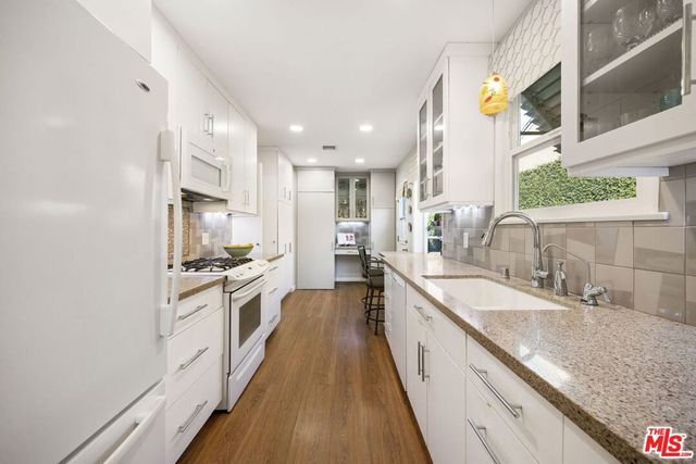 16620 Hamlin Street, Lake Balboa, CA 91406