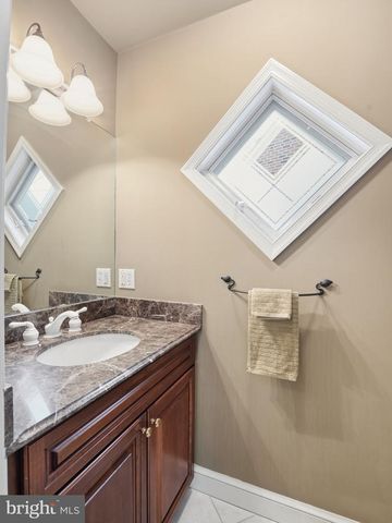 1812 N HANCOCK ST, Arlington, VA 22201