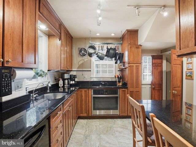 1812 N HANCOCK ST, Arlington, VA 22201