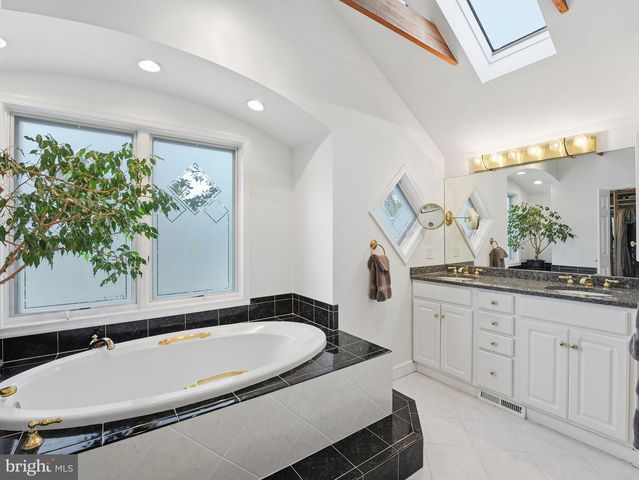 1812 N HANCOCK ST, Arlington, VA 22201