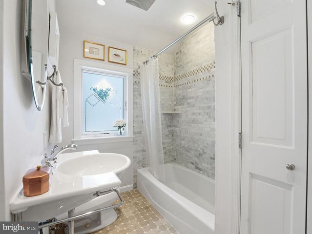 1812 N HANCOCK ST, Arlington, VA 22201