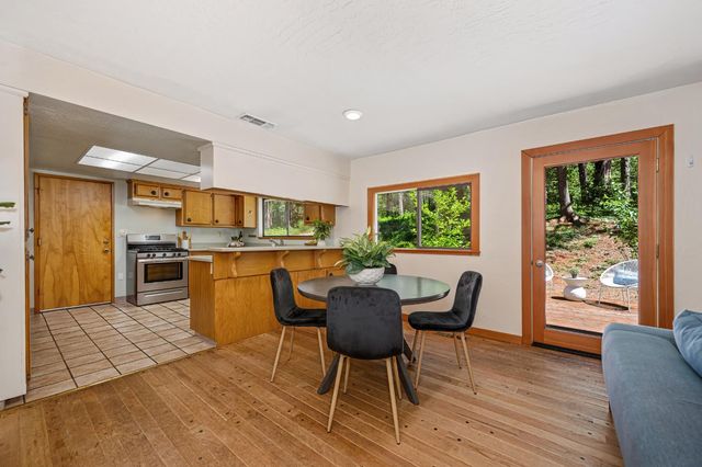 10650 Pine Hill Dr, Grass Valley, CA 95945