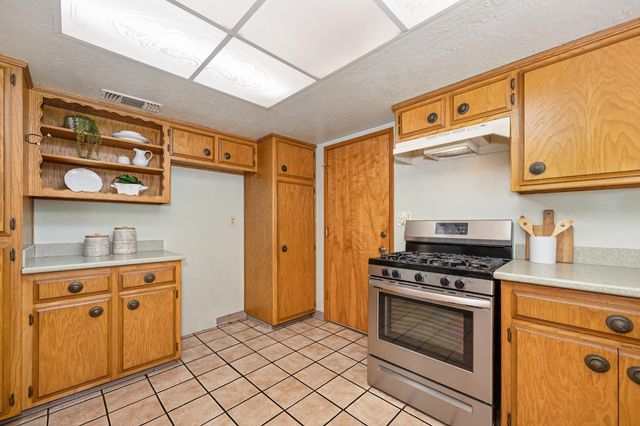10650 Pine Hill Dr, Grass Valley, CA 95945