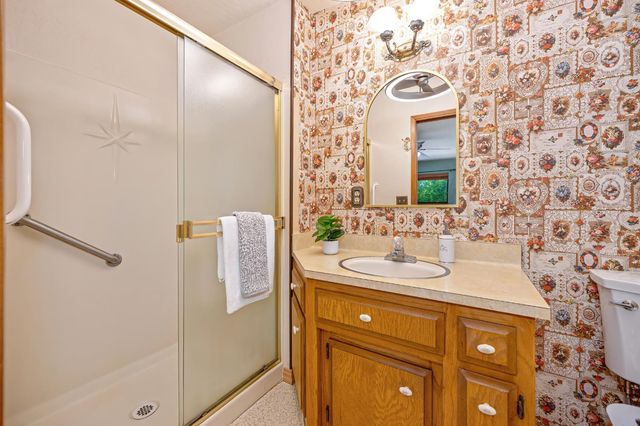 10650 Pine Hill Dr, Grass Valley, CA 95945
